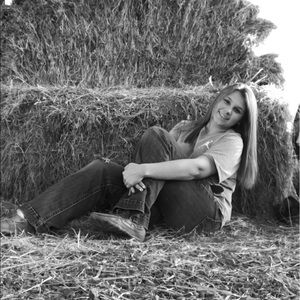 Meet your Posher, Kacey